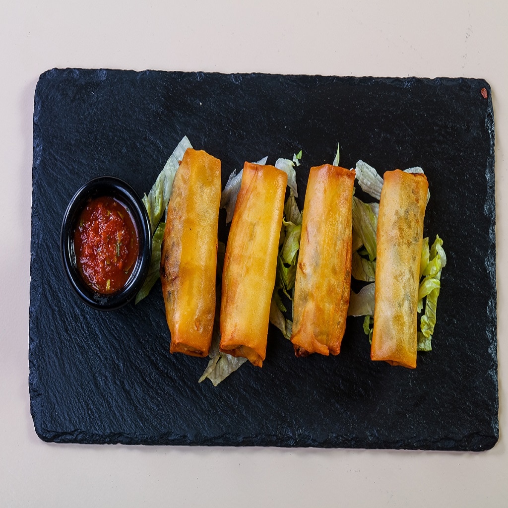 Spring roll with tomato sauce 
