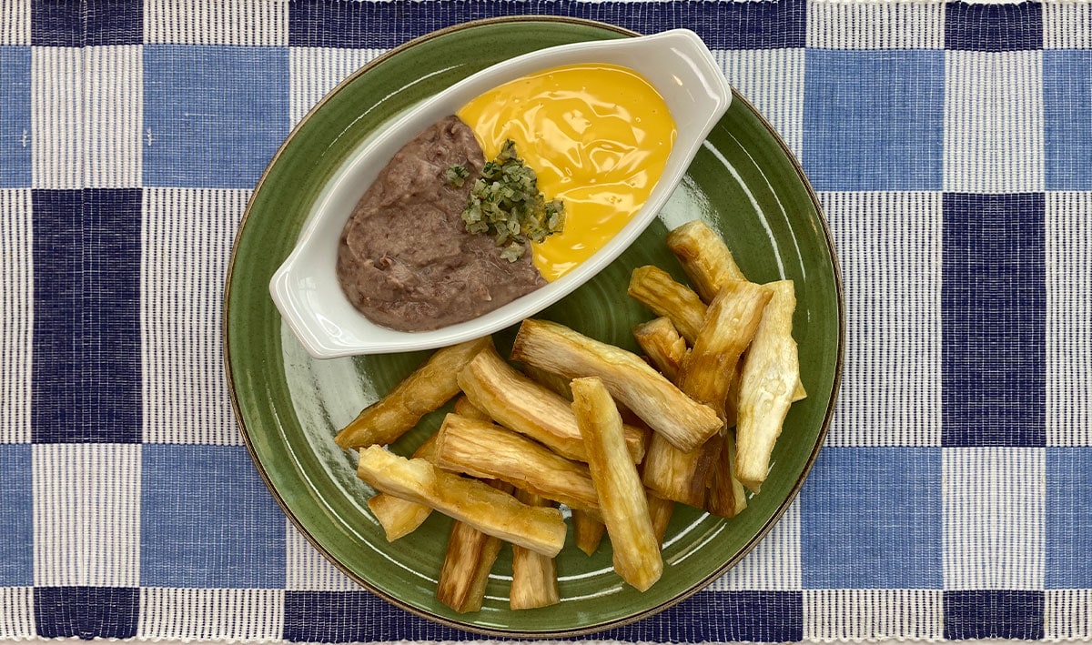 Dip de fríjoles y cheddar Dip de fríjoles y cheddar