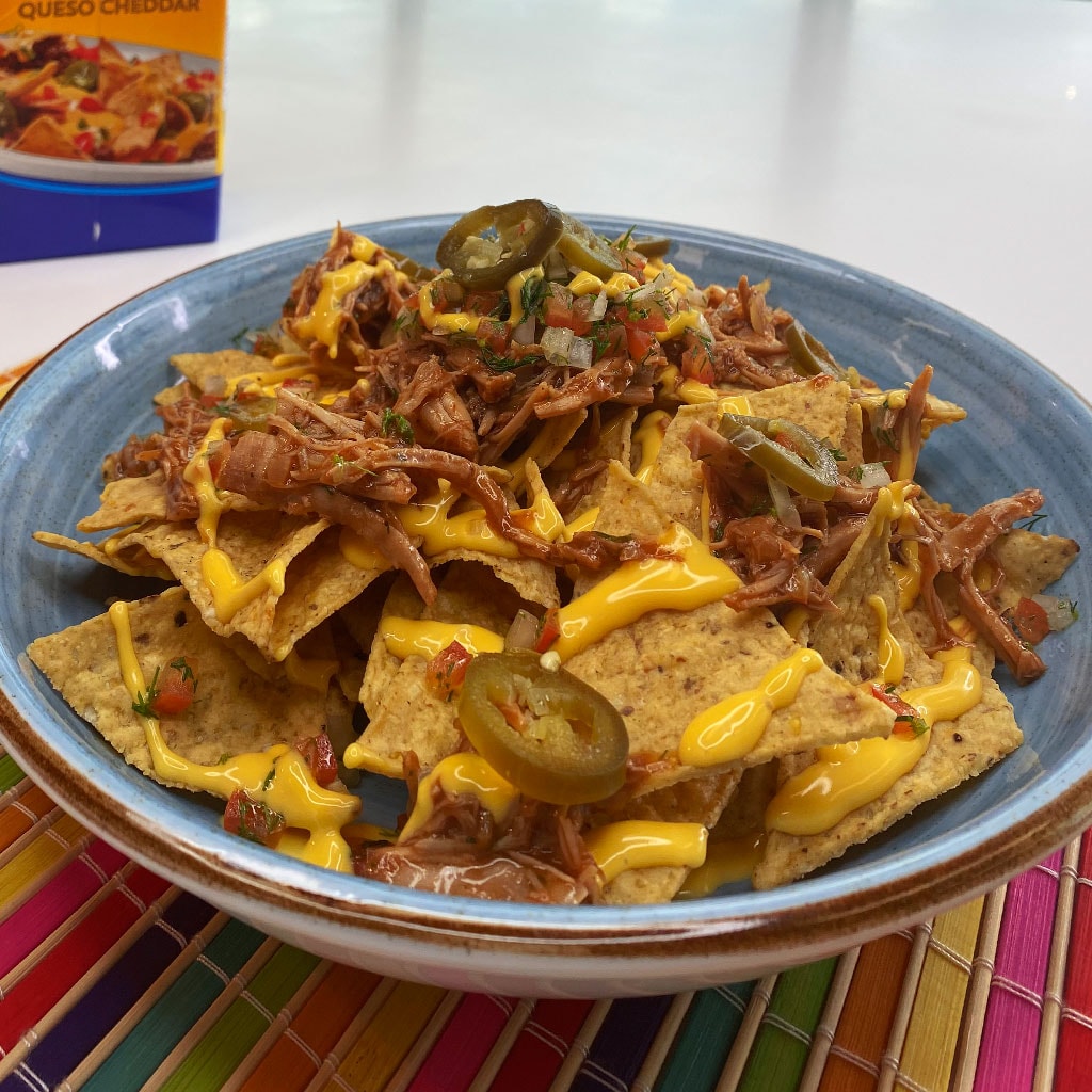 Nachos con cheddar y pulled pork – - Receta