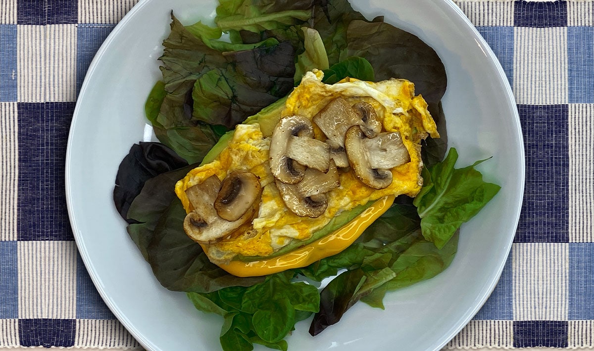 Tostada de huevo, cheddar y aguacate Tostada de huevo, cheddar y aguacate