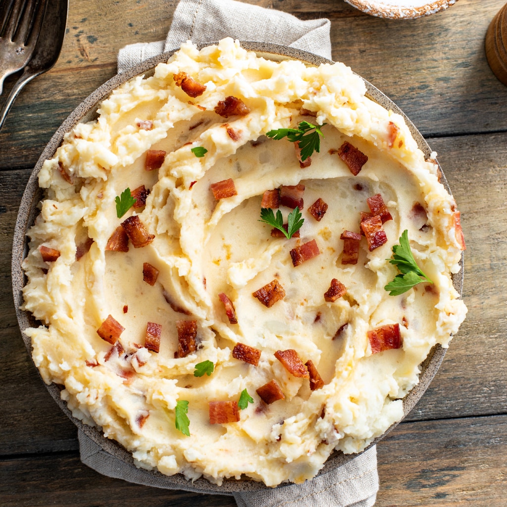 Horneado de puré de papa con queso cheddar y tocineta Horneado de puré de papa con queso cheddar y tocineta