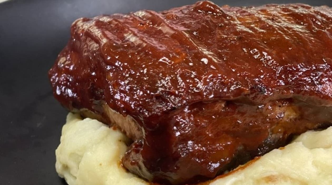 BBQ ribs with mashed potatoes – - Receta