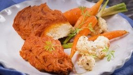 Pollo en Costra con Vegetales Baby Salteados Pollo en Costra con Vegetales Baby Salteados