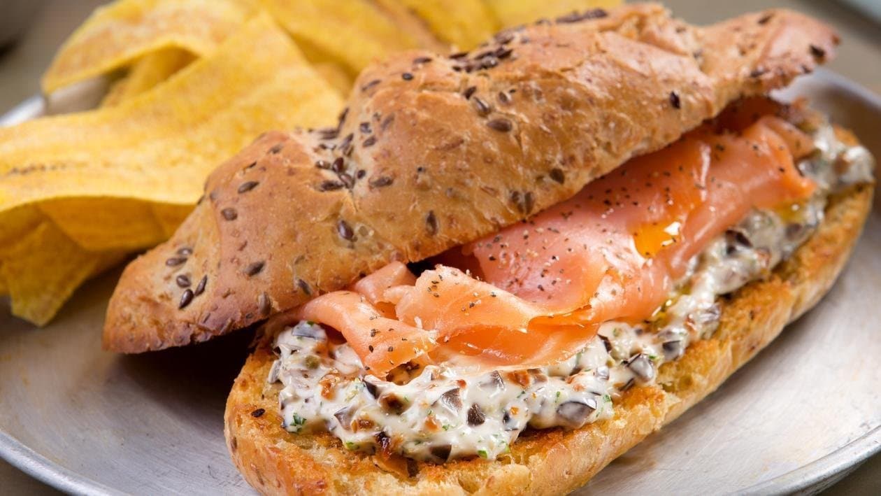 Sándwich de Salmón con Mayonesa de Alcaparras   – - Receta