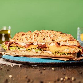 Sándwich de Pollo, Cheddar y Aderezo de BBQ