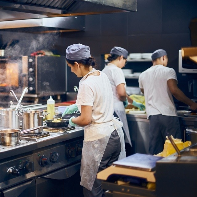 Capacitación de equipos: Cinco estrategias para mejorar la eficiencia de su equipo en la cocina