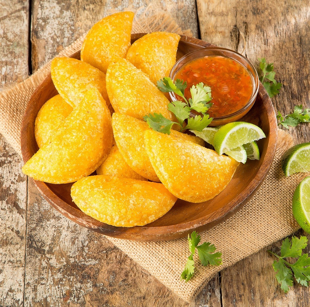 3 comidas típicas de Colombia perfectas para que tu local de comida rápida llame la atención de los clientes