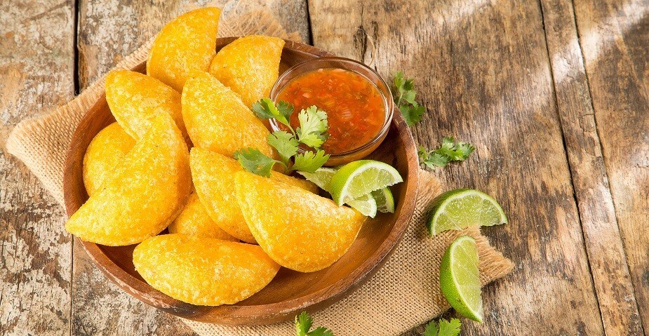 3 comidas típicas de Colombia perfectas para que tu local de comida rápida llame la atención de los clientes