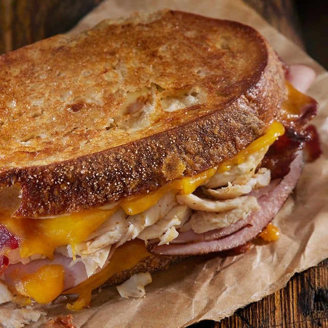 5 almuerzos que puedes preparar con salsa de queso