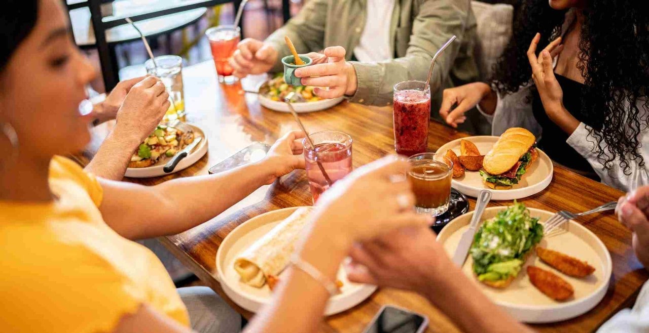 Entiende los hábitos de consumo de la Generación Z y actualiza tu restaurante