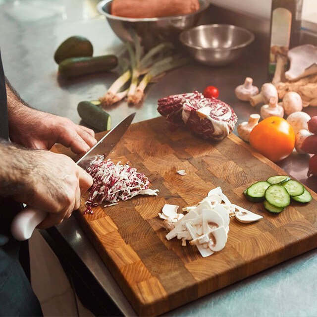 Trabaja con ingredientes que faciliten la operativa en cocina