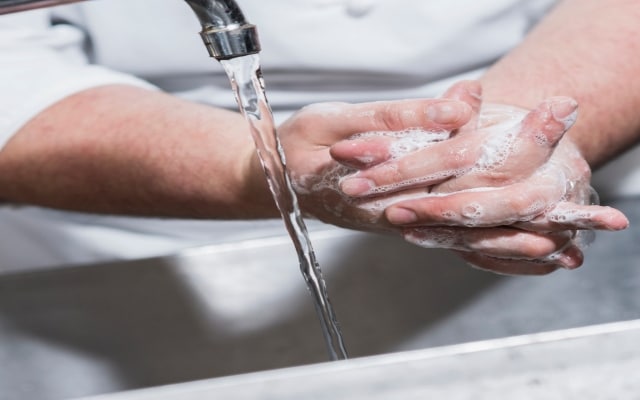 Limpieza y desinfección de restaurante.