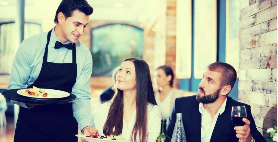 Descubre estas efectivas estrategias para atraer clientes a tu local de comida