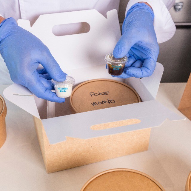 Para transportar salsas